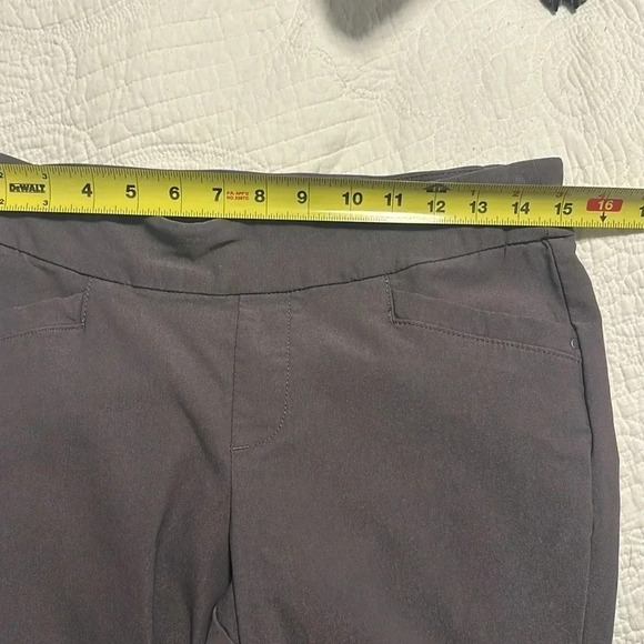 Lee Women's Capris in Dark Gray - Picture 6 of 6